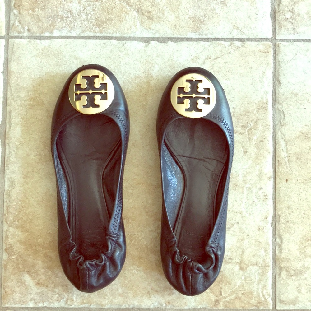 MK classy black flats ✨